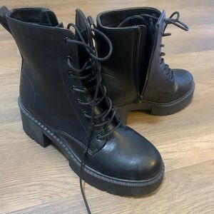 Madden Girl Talentt Black Combat Moto Boots NWOT size 9.5